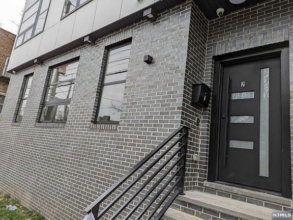 3rd image of 138 Lake St