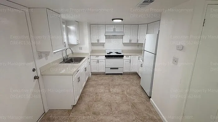 2909 S Chester Ave #16 — Photo 13