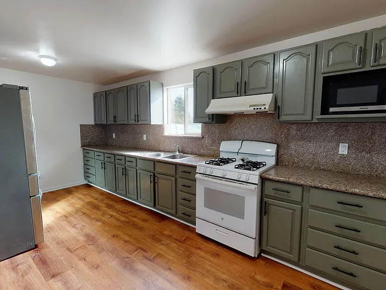 2202 Coolidge Ave — Photo 4