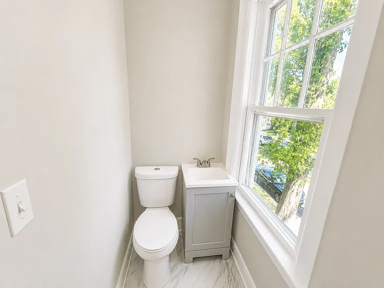 13-15 McKay Ave #2L — Photo 4