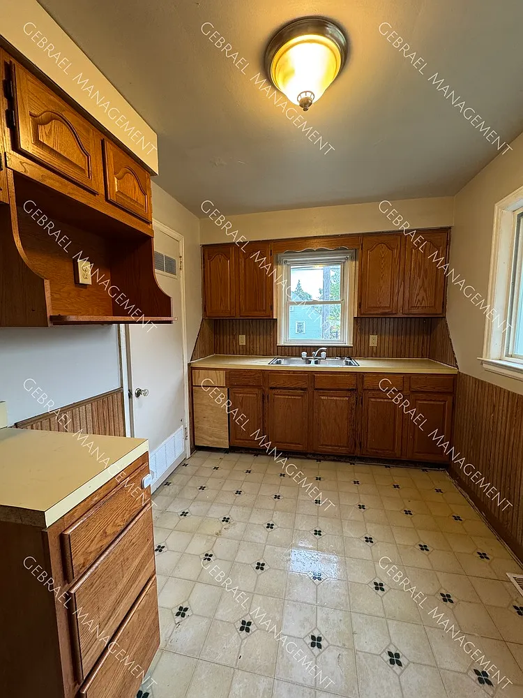 952 Salisbury Ave — Photo 4