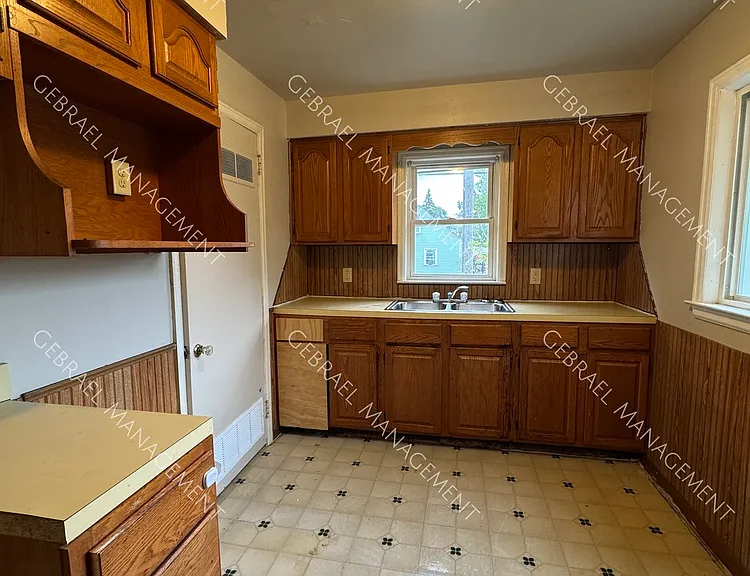 952 Salisbury Ave — Photo 4