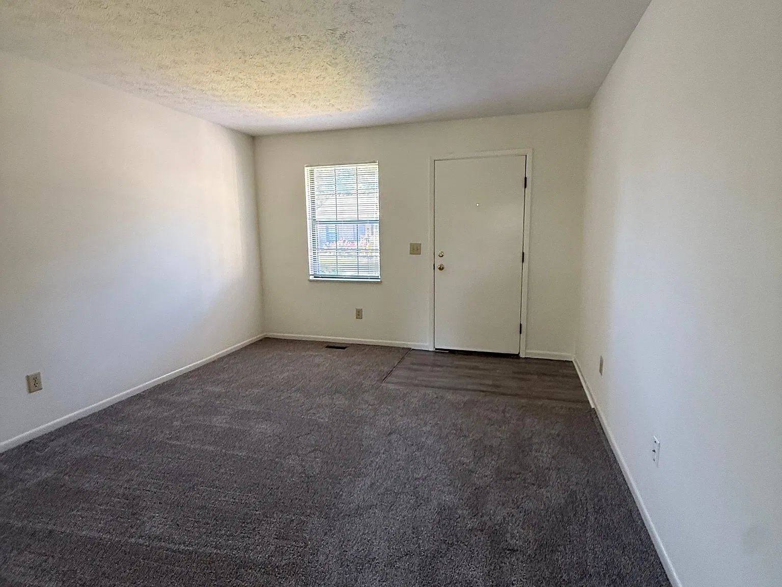 Senior 55+ 2 bedroom, 2 bath with a 2 car garage in Washington Townsphip — Photo 3