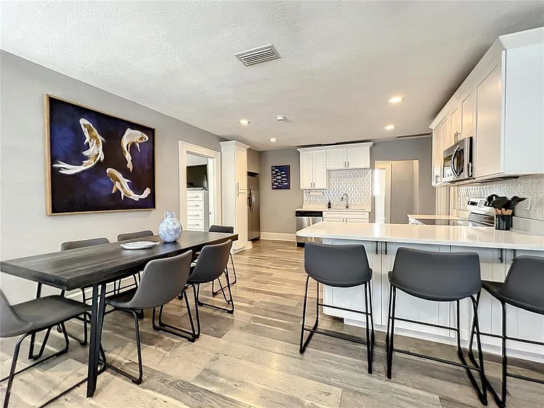 1137 Highland St S — Photo 11