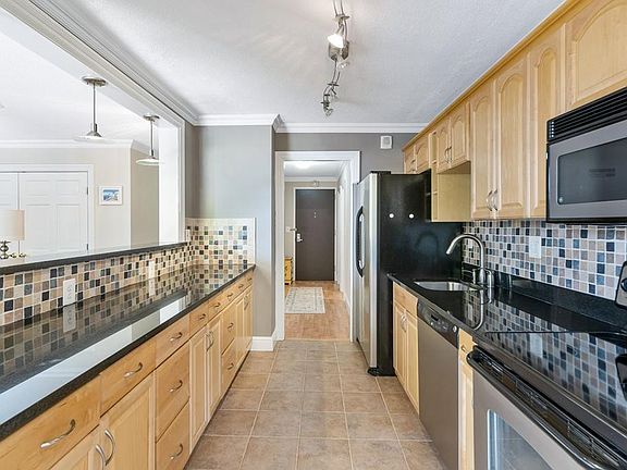 5th image of 50 Longwood Ave APT 618