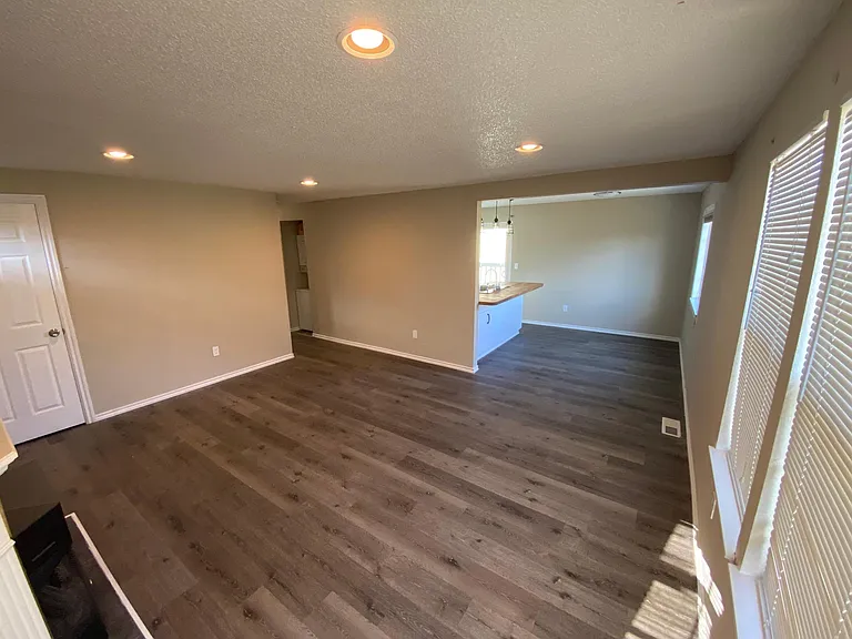 4636 N Bristol St — Photo 11