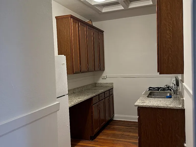 658 Grand Ave #E — Photo 9