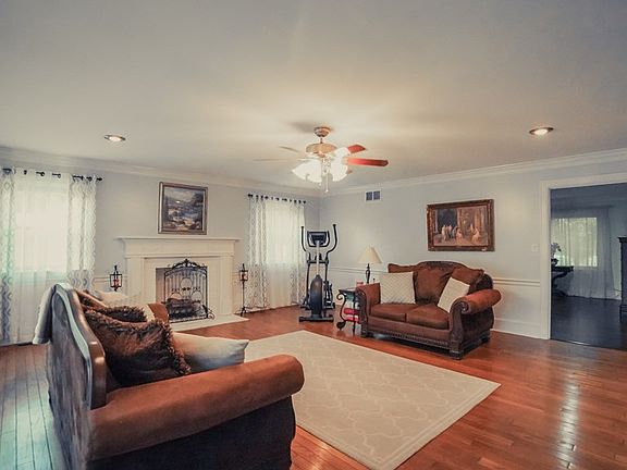 4th image of 139 Carlisle Dr