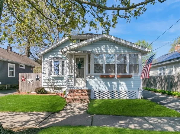 382 El Paso St, Springfield, MA 01104