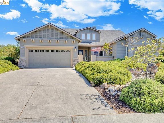 3rd image of 258 Rock Ridge Ln