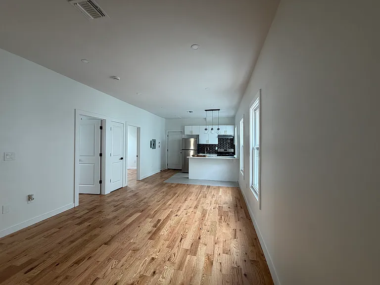 183 Woodside Ave #3F — Photo 2