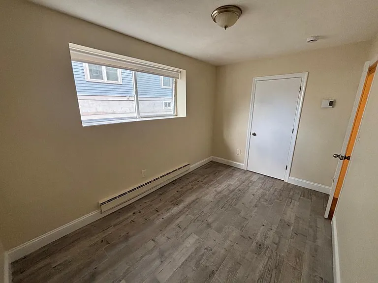 656 Hyde Park Ave — Photo 7