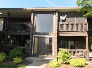 560 Somerset Ln APT 2, Crystal Lake, IL 60014