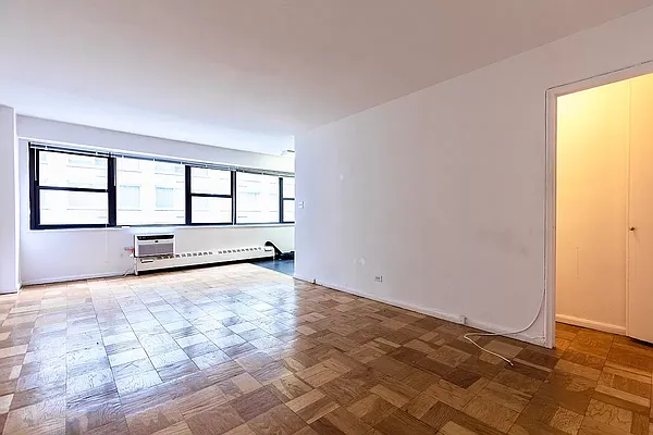 Rented by Manhattan Realty Group | media 7