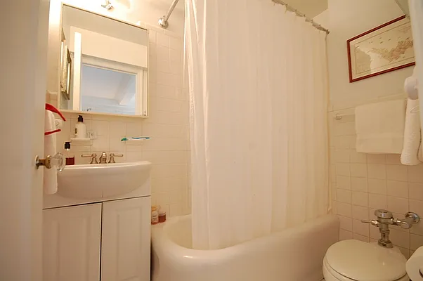 Rented by City Connections Realty | media 6