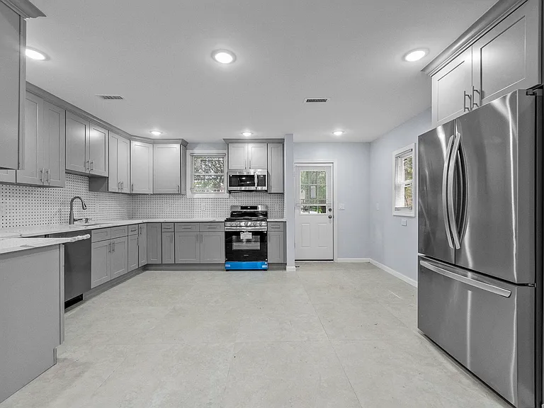 100 Atlantic St — Photo 17