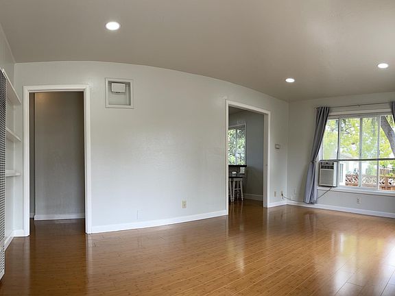 3rd image of 417 Morse Ave