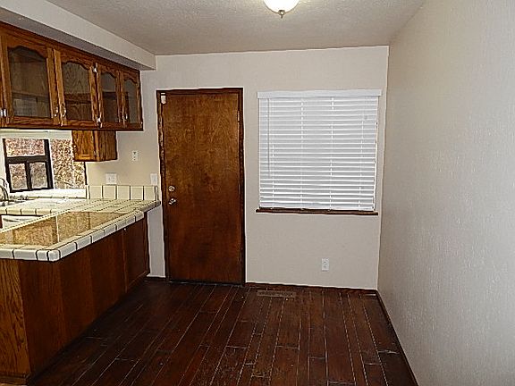 5th image of 440 Grove Way