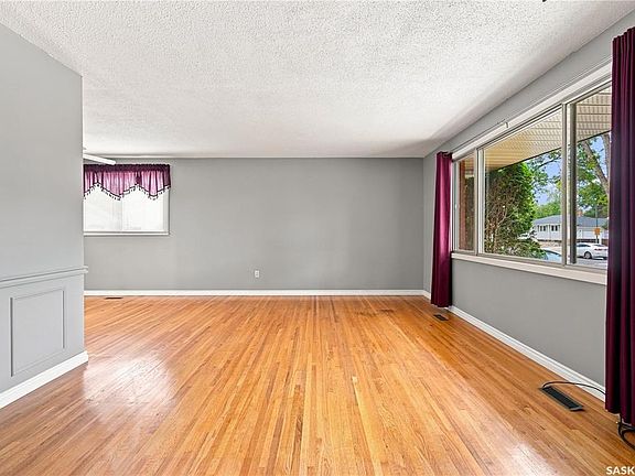 4th image of 219 Cambridge AVENUE