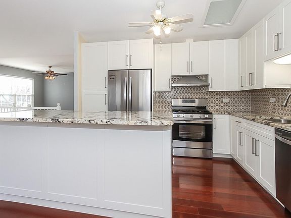3rd image of 9407 Waterfall Glen Blvd