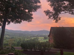 31 Midland Dr, Waynesville, NC 28785