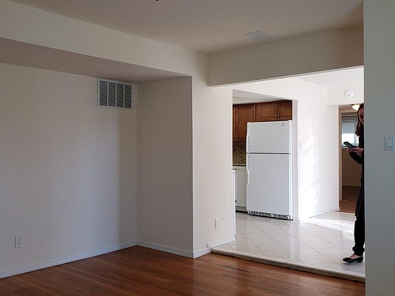 5th image of 2202 E 57th Pl #2