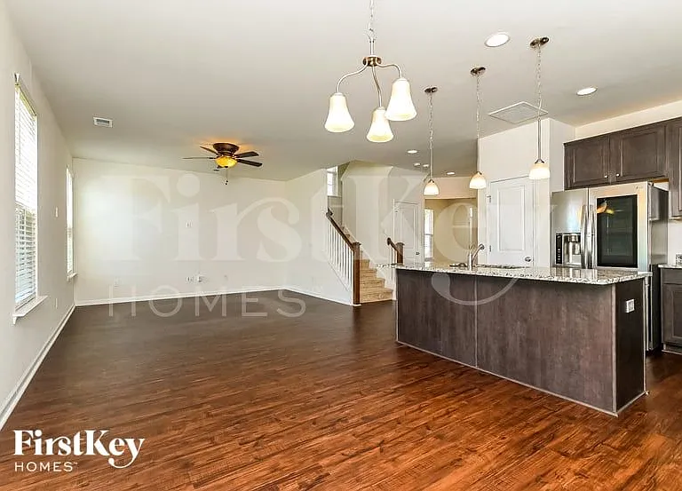 1431 Hermitage Ln — Photo 5