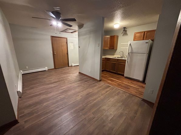 201 Main St E APT 4