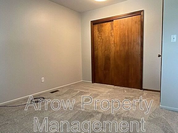 5th image of 1925 Manor Ct