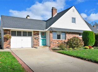 37 Comet Ln, Levittown, NY 11756