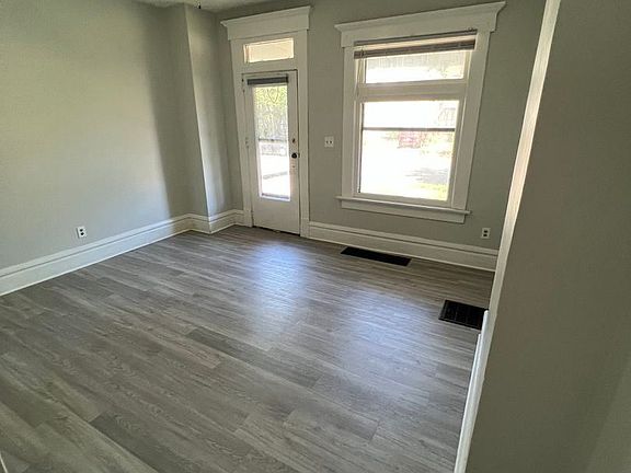 5th image of 423 E 17th Ave