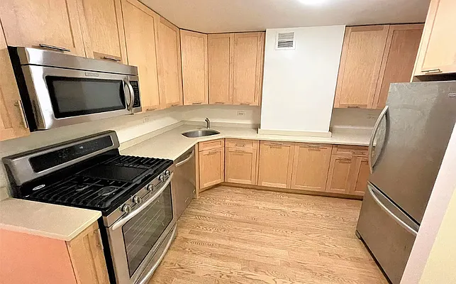 Rented by Manhattan Realty Group | media 5