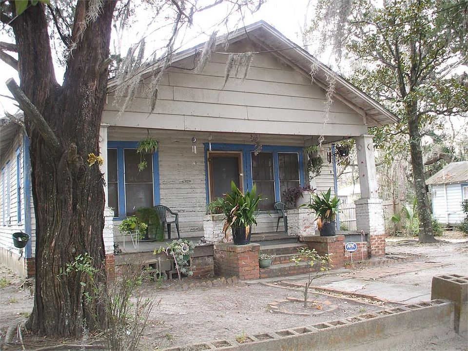 2nd image of 907 N Oak St