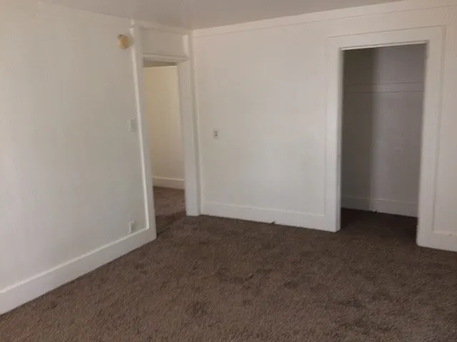 2 BR Upper Apartment Near Promenade Park — Photo 4