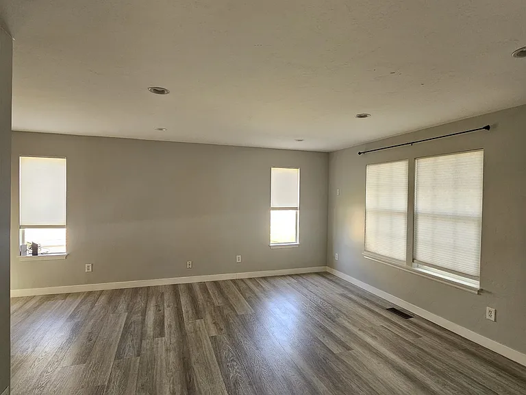 7963 N Smith Ranch Rd — Photo 4