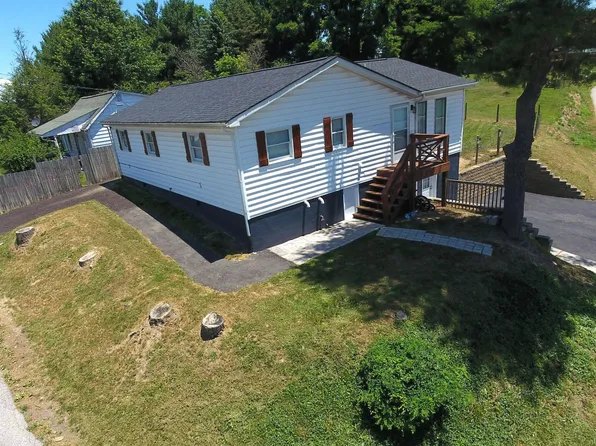 99 Chapel St, Christiansburg, VA 24073
