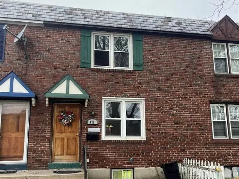 813 W Emaus Ave — Photo 1