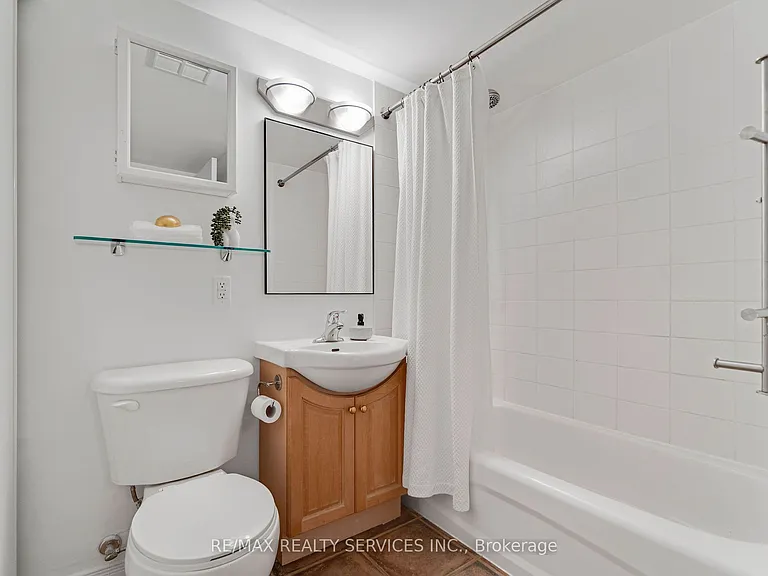38 Western Battery Rd #632 — Photo 14
