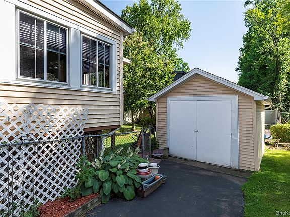 2nd image of 119 Rombout Avenue