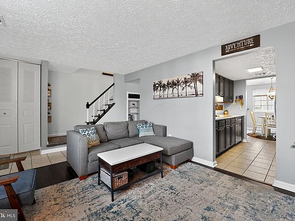 5th image of 213 Deervalley Dr