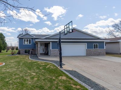 607 5th St SE, Dodge Center, MN, 55927