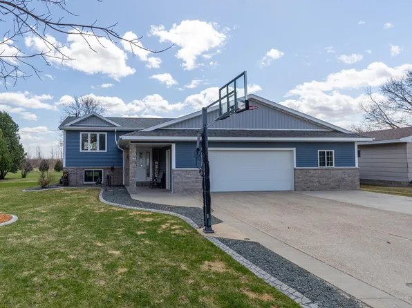 607 5th St SE, Dodge Center, MN 55927