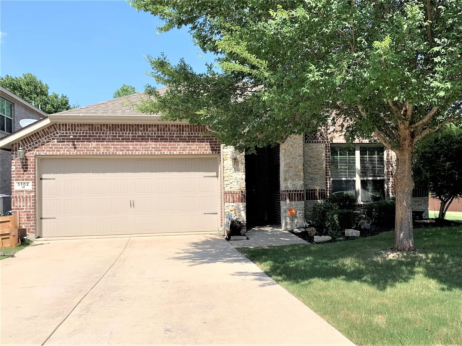 3 bed, 2.0 bath, 1718 sqft, $2,050 — Photo 1
