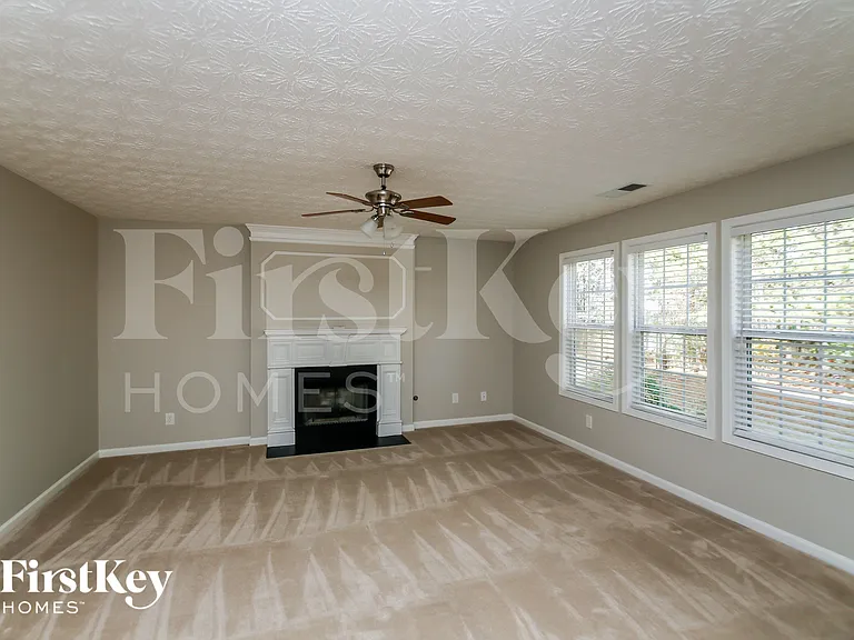 304 Hickory Creek Ln — Photo 8