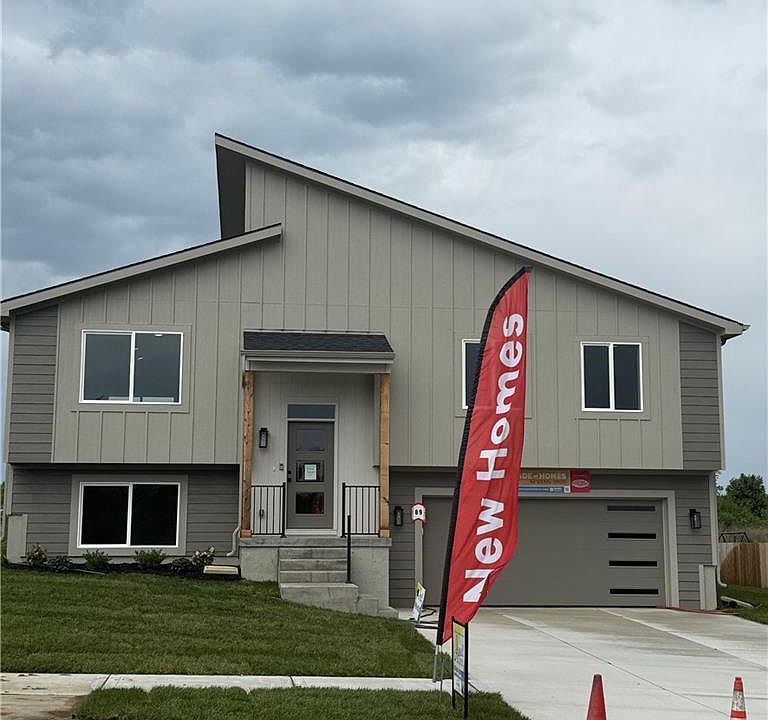 1st image of 2112 SE Oak Ridge Dr