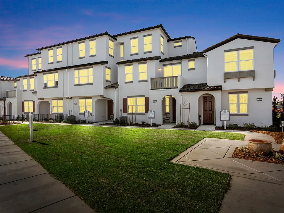 Spacious Townhomes in Provence at Natomas