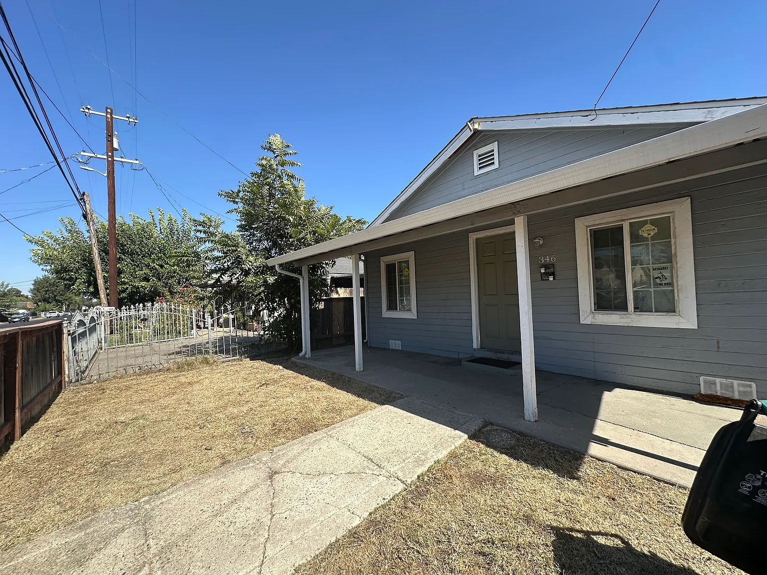 3 bed, 894 sqft, $1,844 — Photo 1
