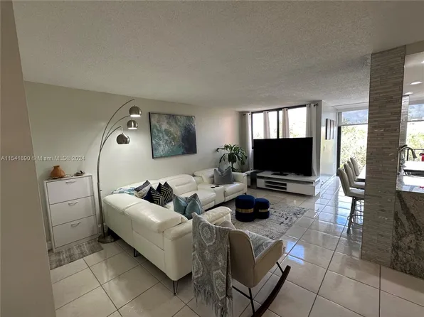 9410 W Flagler St APT 410, Miami, FL 33174