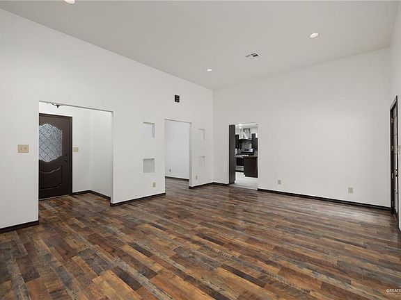 3rd image of 401 Plantation Dr