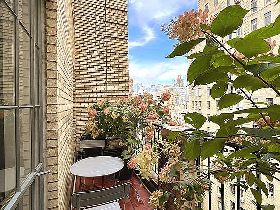 3rd image of 353 W 56th St APT 10E